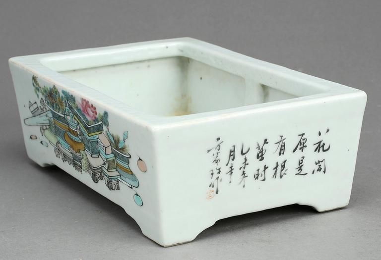 BLOMSTERFAT / SKÅL, porslin, Kina, 1800-tal.