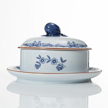 A 33-piece 'Ostindia' creamware tea and coffee service, Rörstrand.