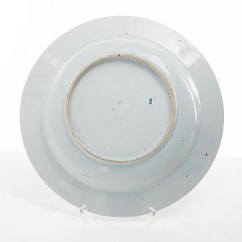 Tallrikar, fyra stycken, porslin, Kina, 1700-talets första hälft.