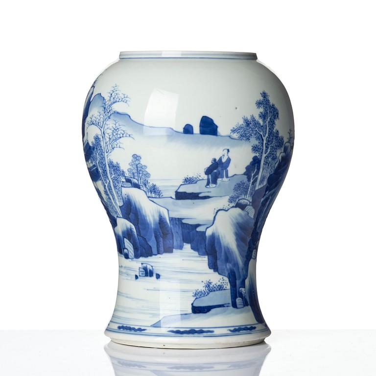 A blue and white vase, Qing dynasty, Kangxi (1662-1722).