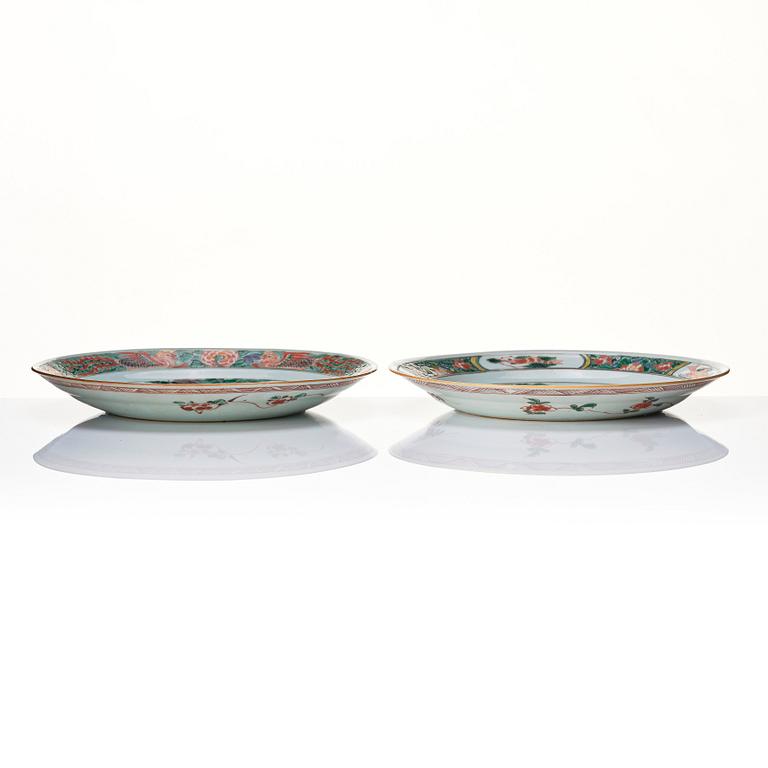 A set of two famille verte dishes, Qing dynasty, Kangxi (1662-1722).