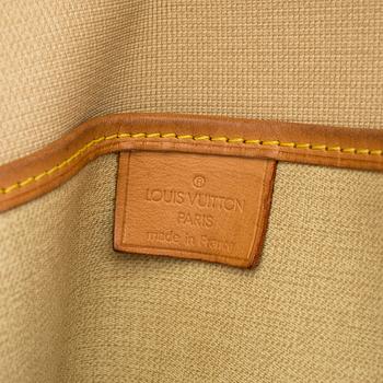 A bag "Excursion" by Louis Vuitton.