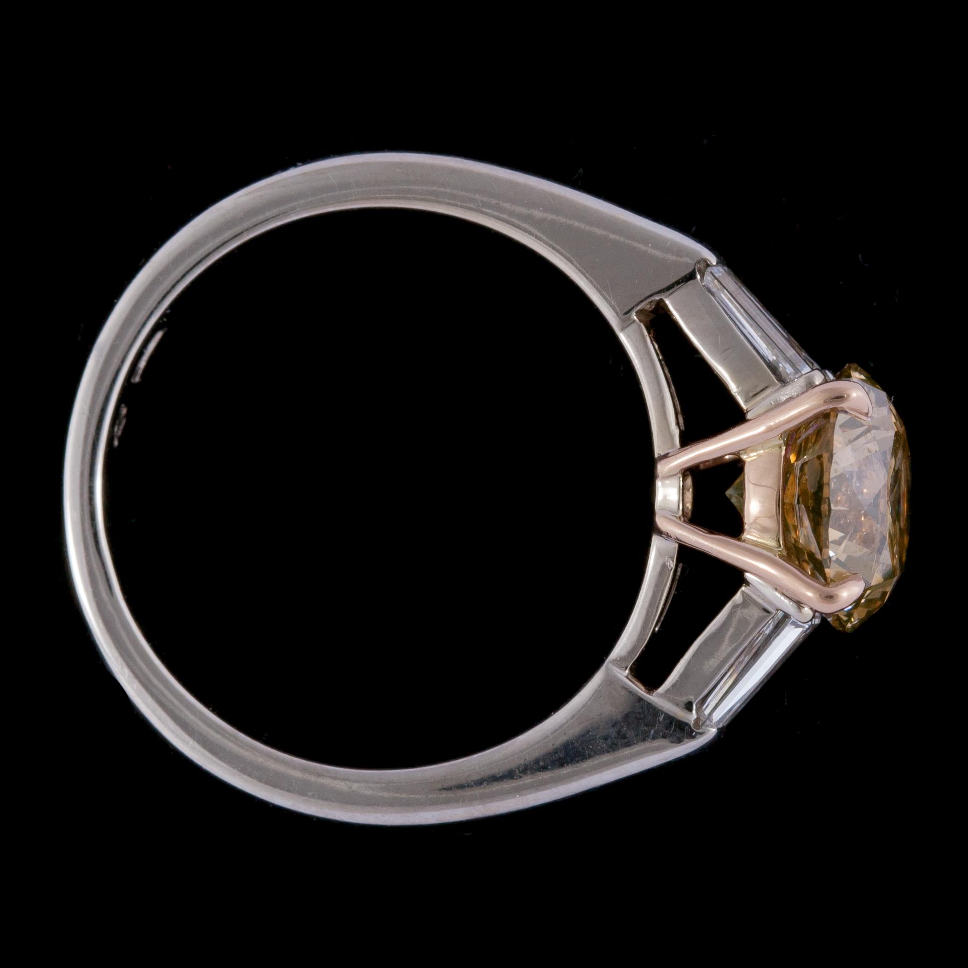 A cognacscoloured brilliant cut diamond ring, 2.08 ct.