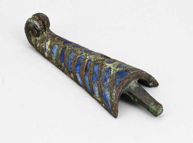 SKULPTURDEL, brons, lapis lazuli, Egypten, sannolikt sentid 664-331 f Kr.