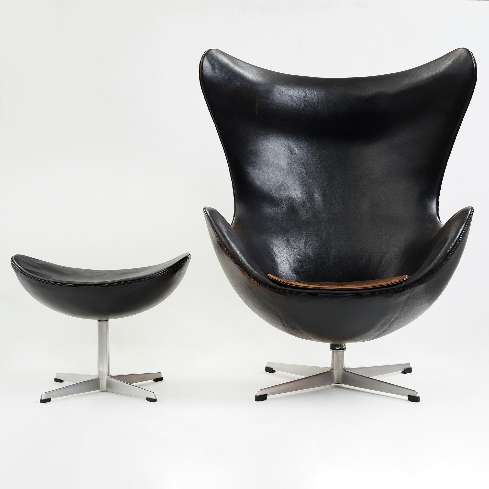 ARNE JACOBSEN, a black leather "Egg" chair with ottoman, Fritz Hansen, Denmark 1960's.