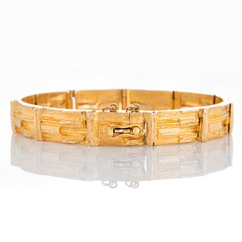 A Björn Weckström bracelet "Kultaköngäs" in 18K gold.