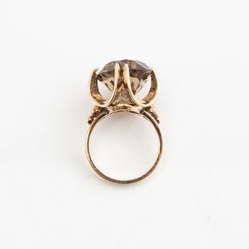 Ring, 18K gold with smoky quartz.