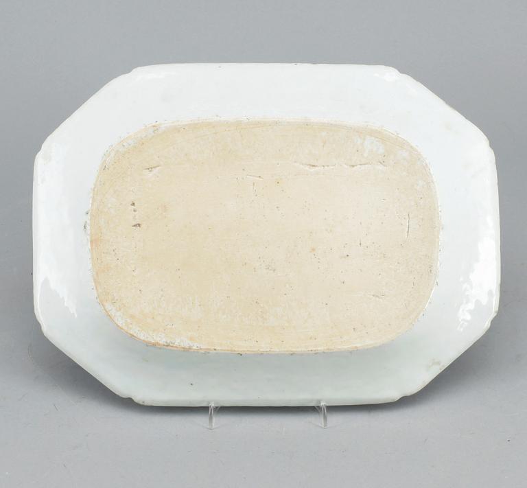 STEKFAT, porslin, Qingdynastin Qianlong (1736-95).