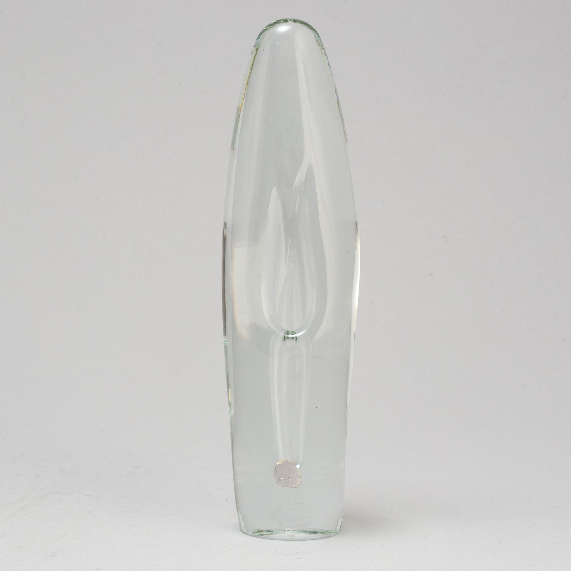 WIKTOR BERNDT, a glass vase from Flygsfors, 1959.