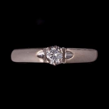 RING, 14K vitguld, diamant. Vikt ca 2,4 g.