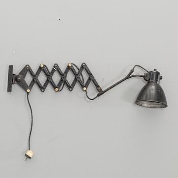 A WALL LAMP, 20TH CENTURY.