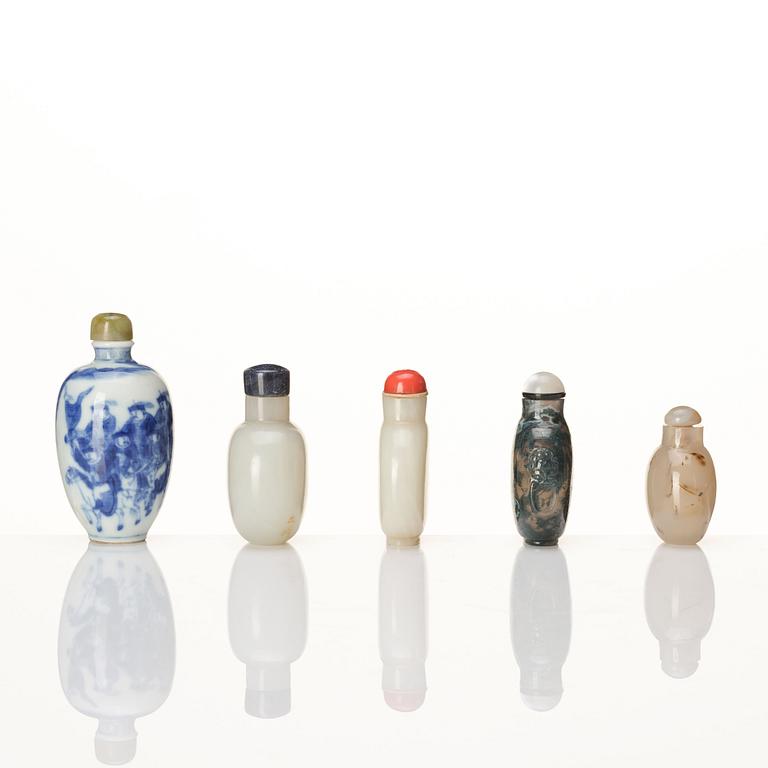 A group of five Chinese snuff bottles with covers, Qing dynasty and later.