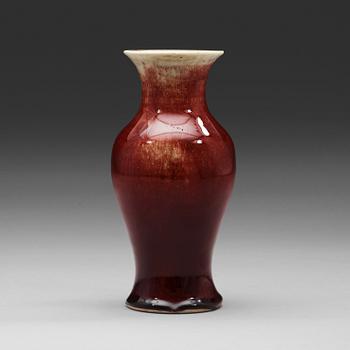 252. A sang de boef glazed vase, Qing dynasty, 19th Century.