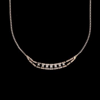 133. COLLIER, 18k vitguld med briljantslipade diamanter, tot ca 0.40 ct. Total vikt ca 17 g.