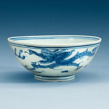 1866. A blue and white Transitional bowl, 17th Century.