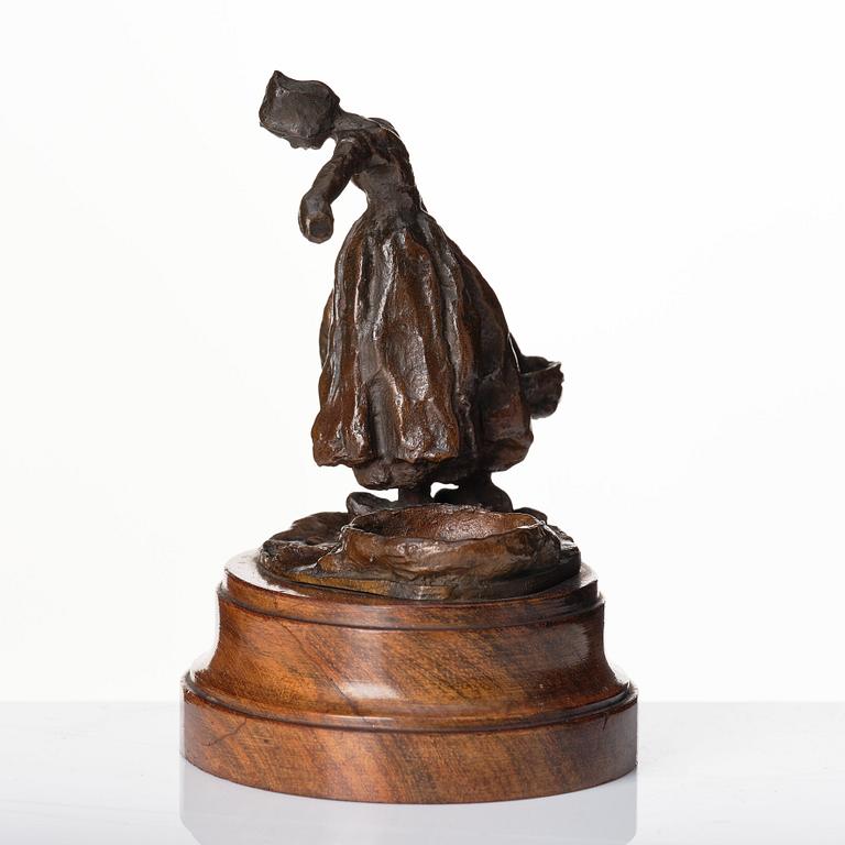 Carl Milles, Woman carrying water (for salt and pepper).