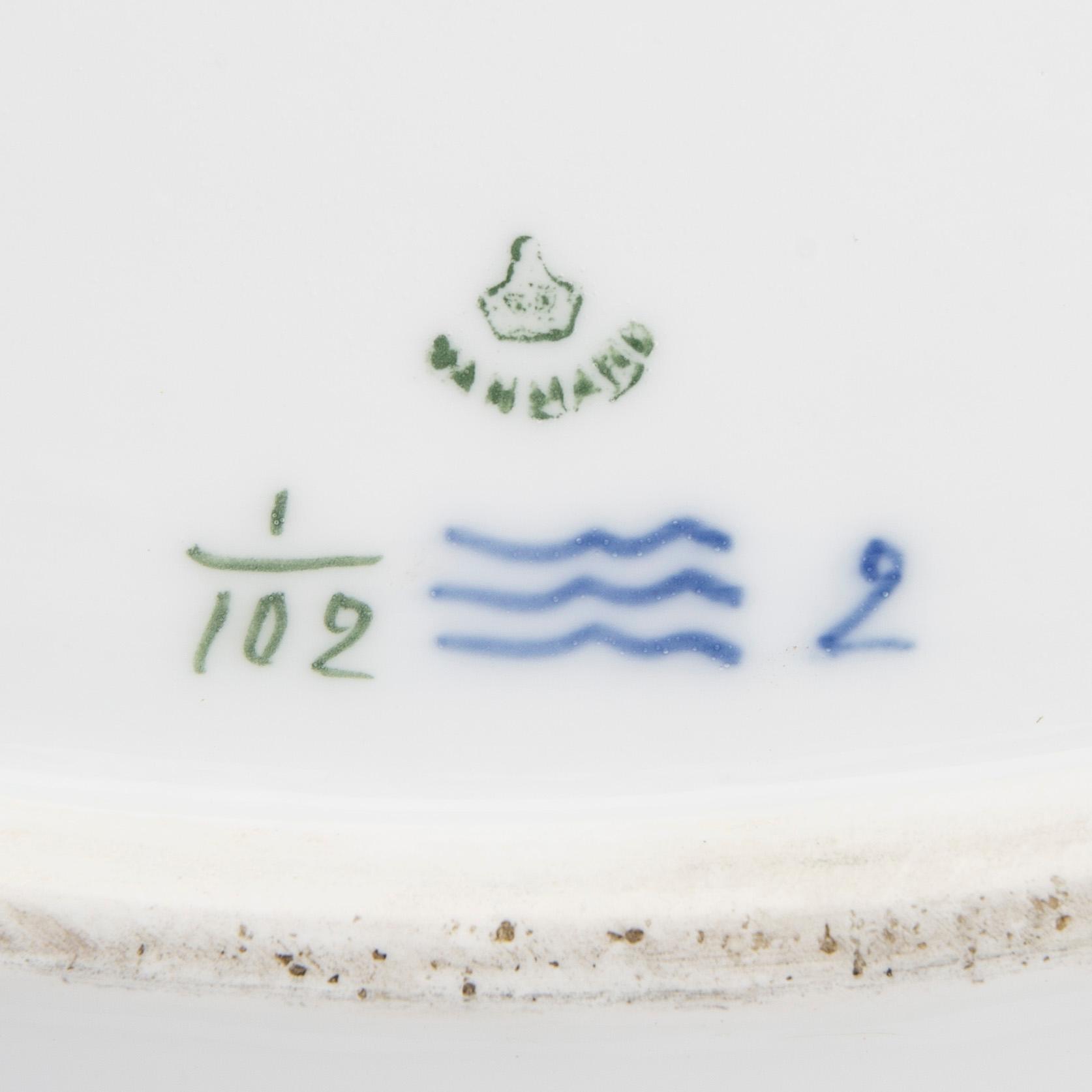 A Musselmalet 25 pcs porcelain service Royal Copenhagen Denmark 1870-1984.