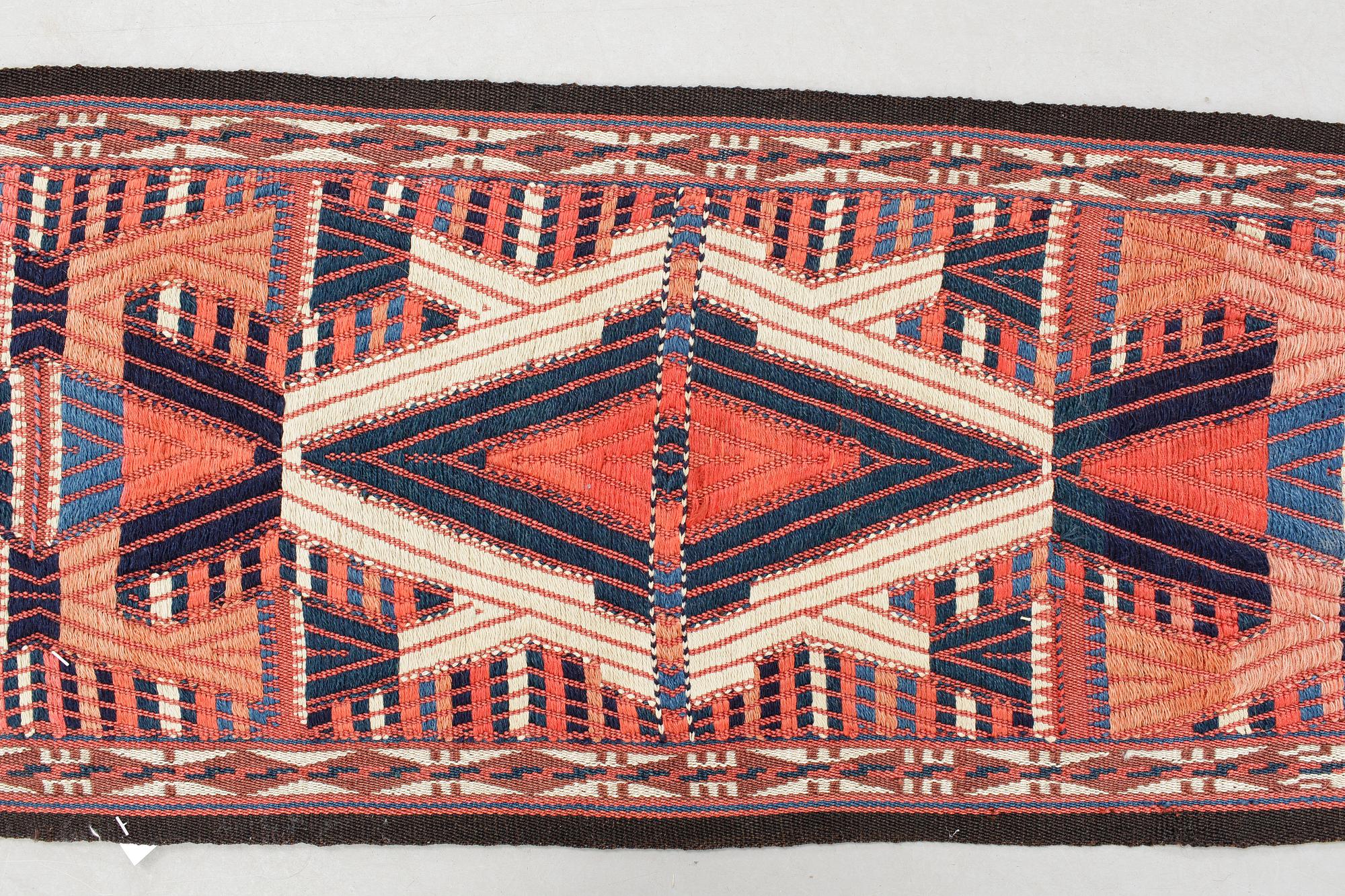 TÄLTBAND. Semiantikt Asiatiskt. Ca 35 x 1640 cm.
