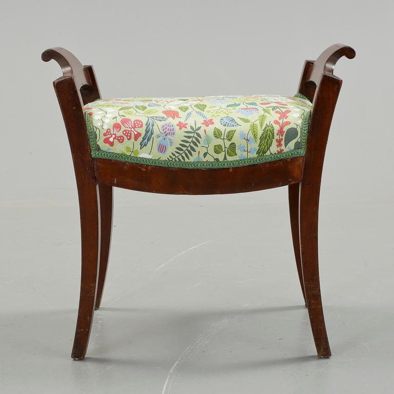 TABURETT, Karl Johan, 1800-talets första hälft.
