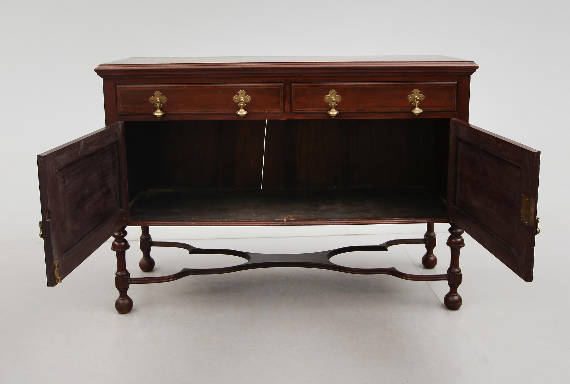 SIDEBOARD, England, 1900-talets första hälft.