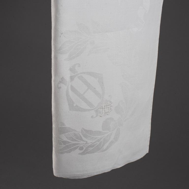 A linnen napkin, the Grand Duchess Olga Nikolaeva (the last tsar's oldest daughter's monogram).