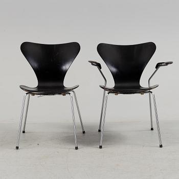 ARNE JACOBSEN, karmstol och stol, "Sjuan", Fritz Hansen, 1965-7.
