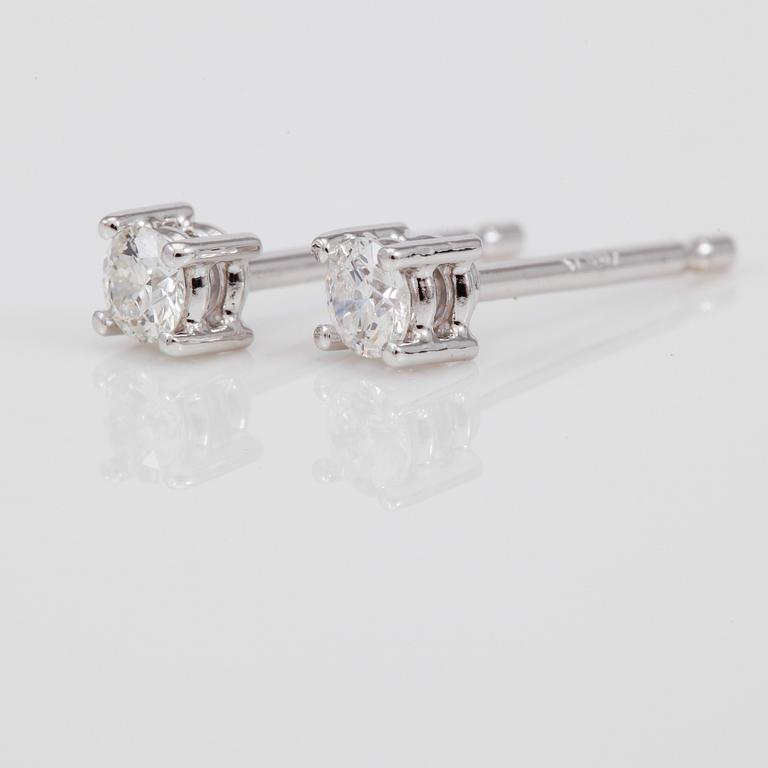ÖRHÄNGEN, 1 par, solitära briljantslipade diamanter totalt ca 0.20 ct.