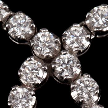 COLLIER, 18k vitguld med små diamanter tot ca 1 ct. Vikt 12 g.