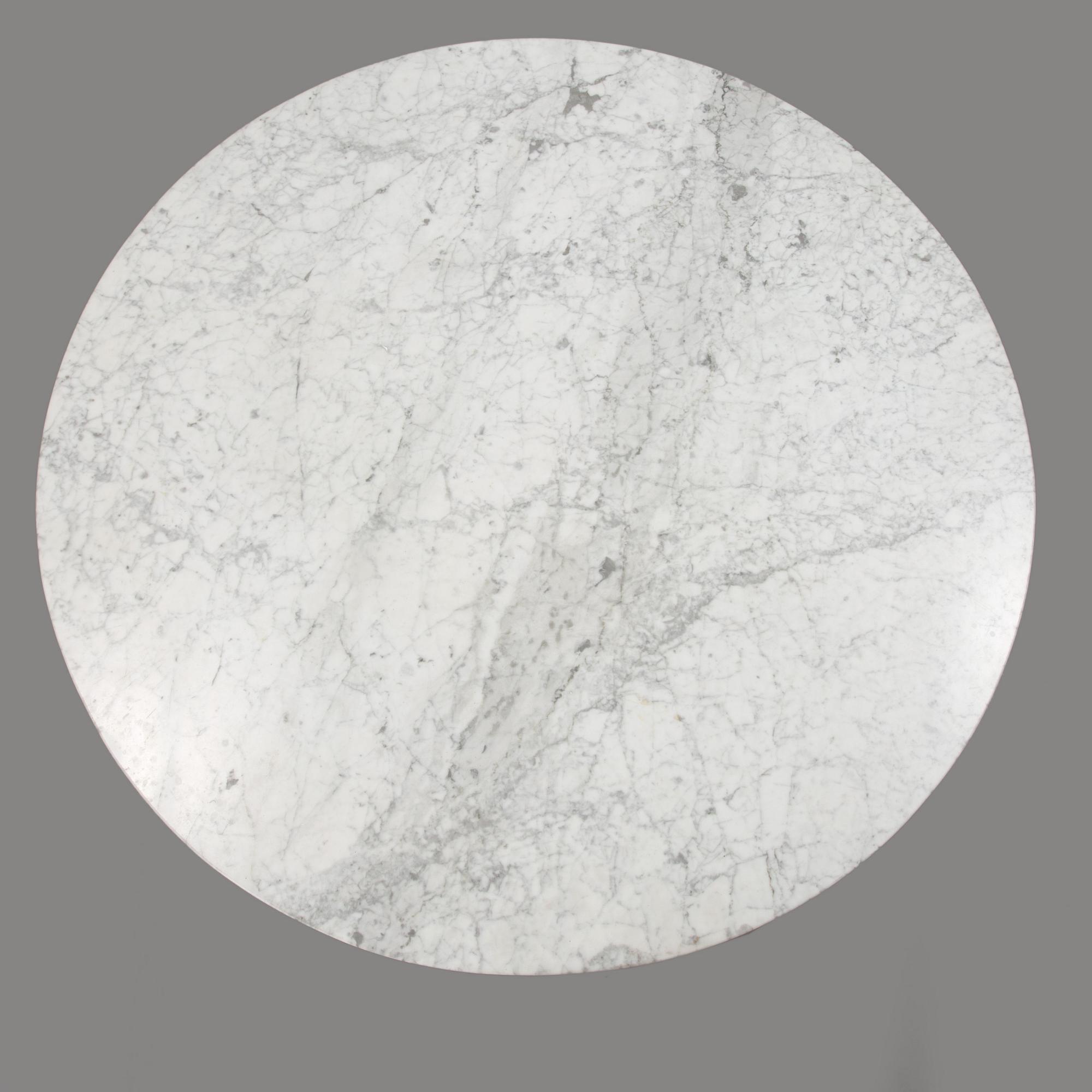 A 'Tulip' table by Eero Saarinen.