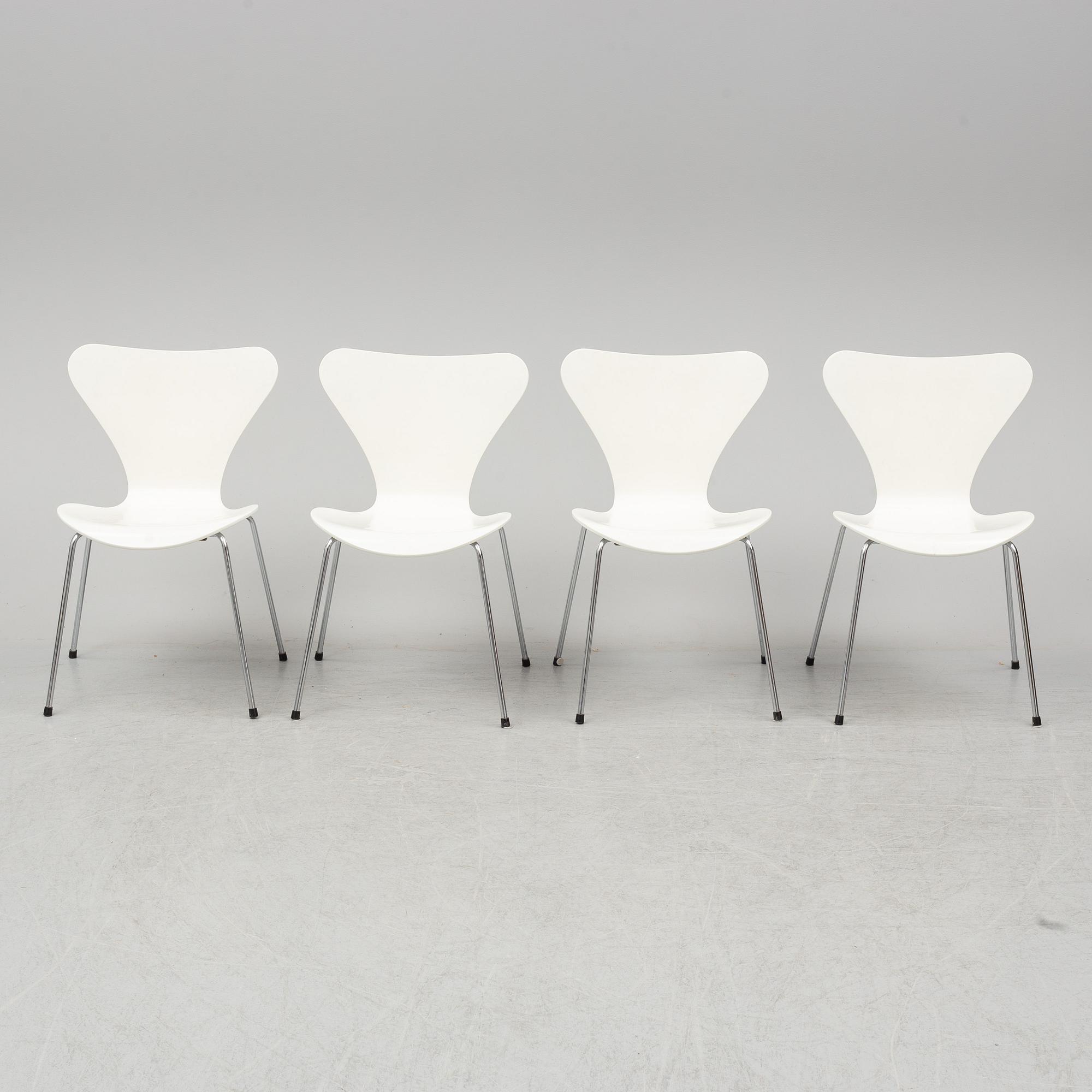 ARNE JACOBSEN, "Sjuan", 4 st, stolar, Fritz Hansen, Danmark 1995.