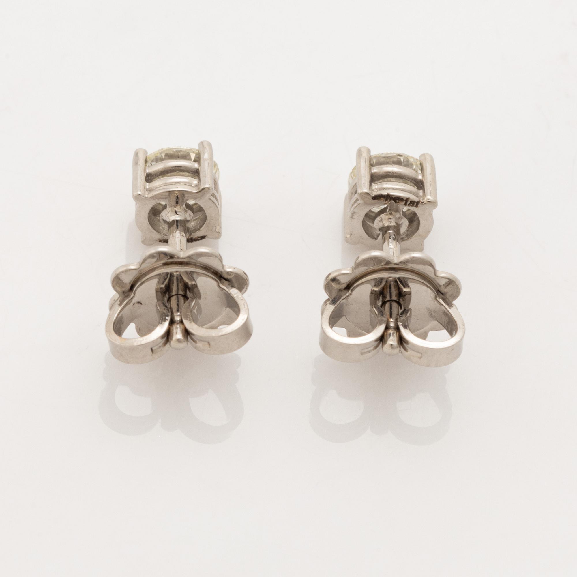 Brilliant cut diamond earrings.