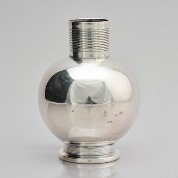 Nils Fougstedt, a vase and bowl, Fabriksaktiebolaget Kronsilver, 1930s.