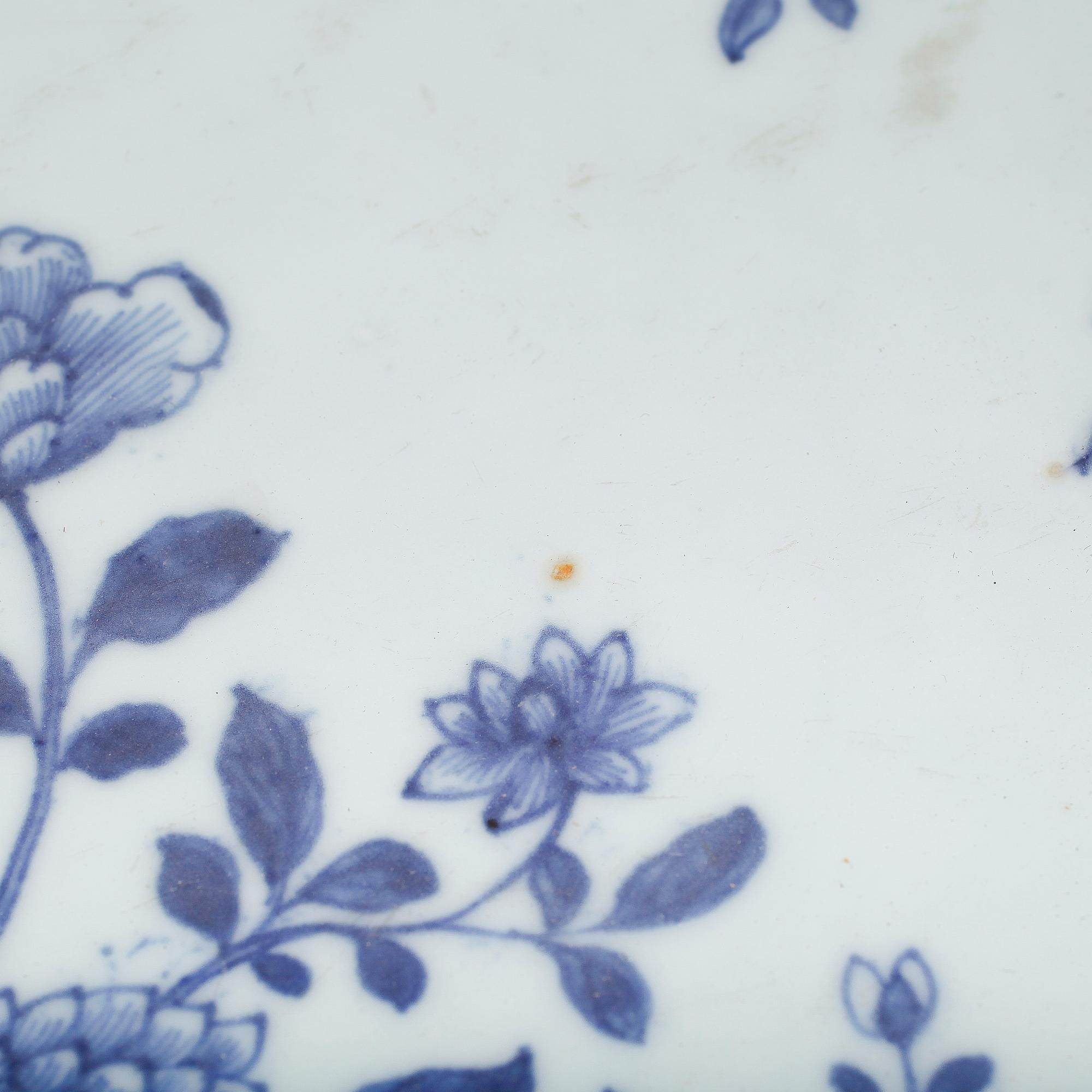 SKÅLFAT, 2 st,  porslin, Kina, Qianlong 1736-1795.