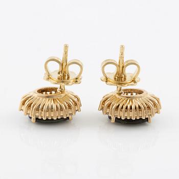 Earrings 18K gold with green tourmalines and brilliant-cut diamonds.