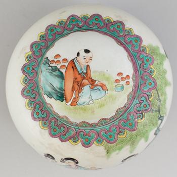 A Chinese porcelain late Qing jar with lid.