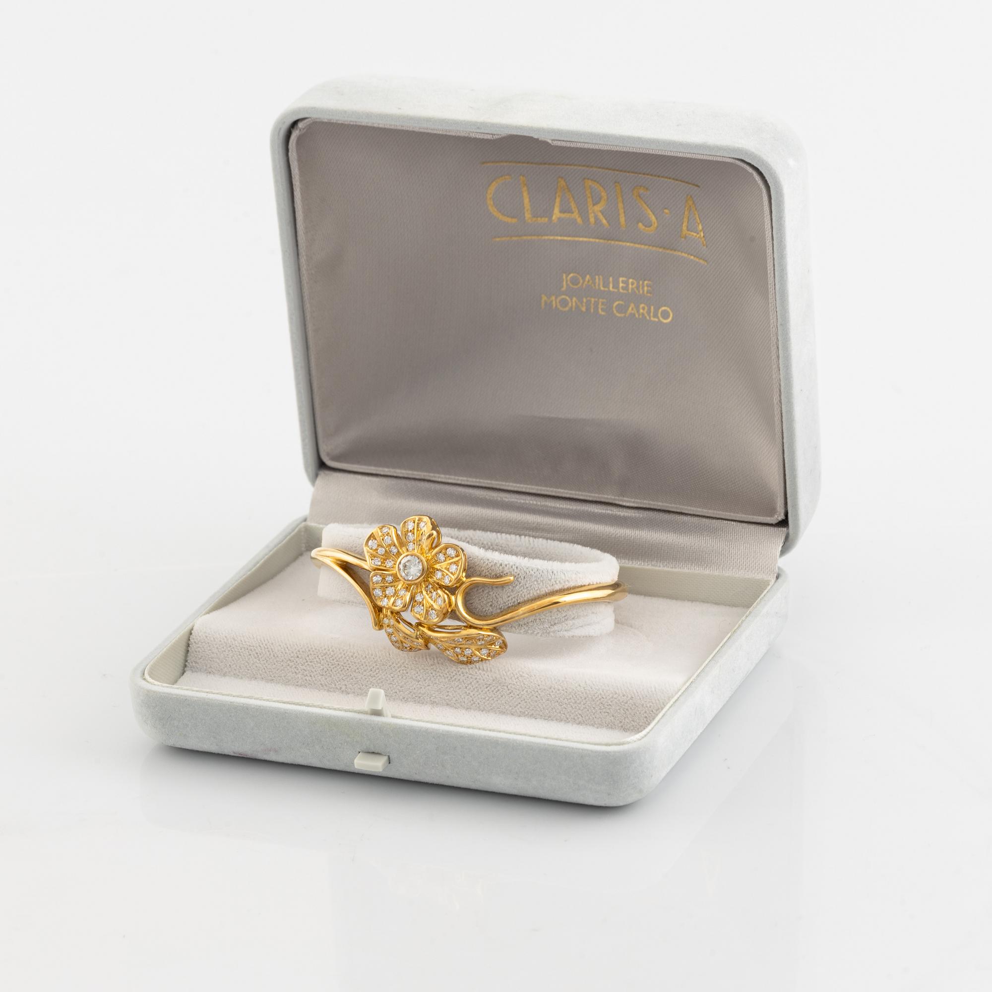 18K gold and brilliant- and eight cut diamond flower bangle.