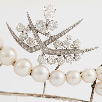 Diadem odlade pärlor samt avtagbar WA Bolin brosch med gammalslipade diamanter.