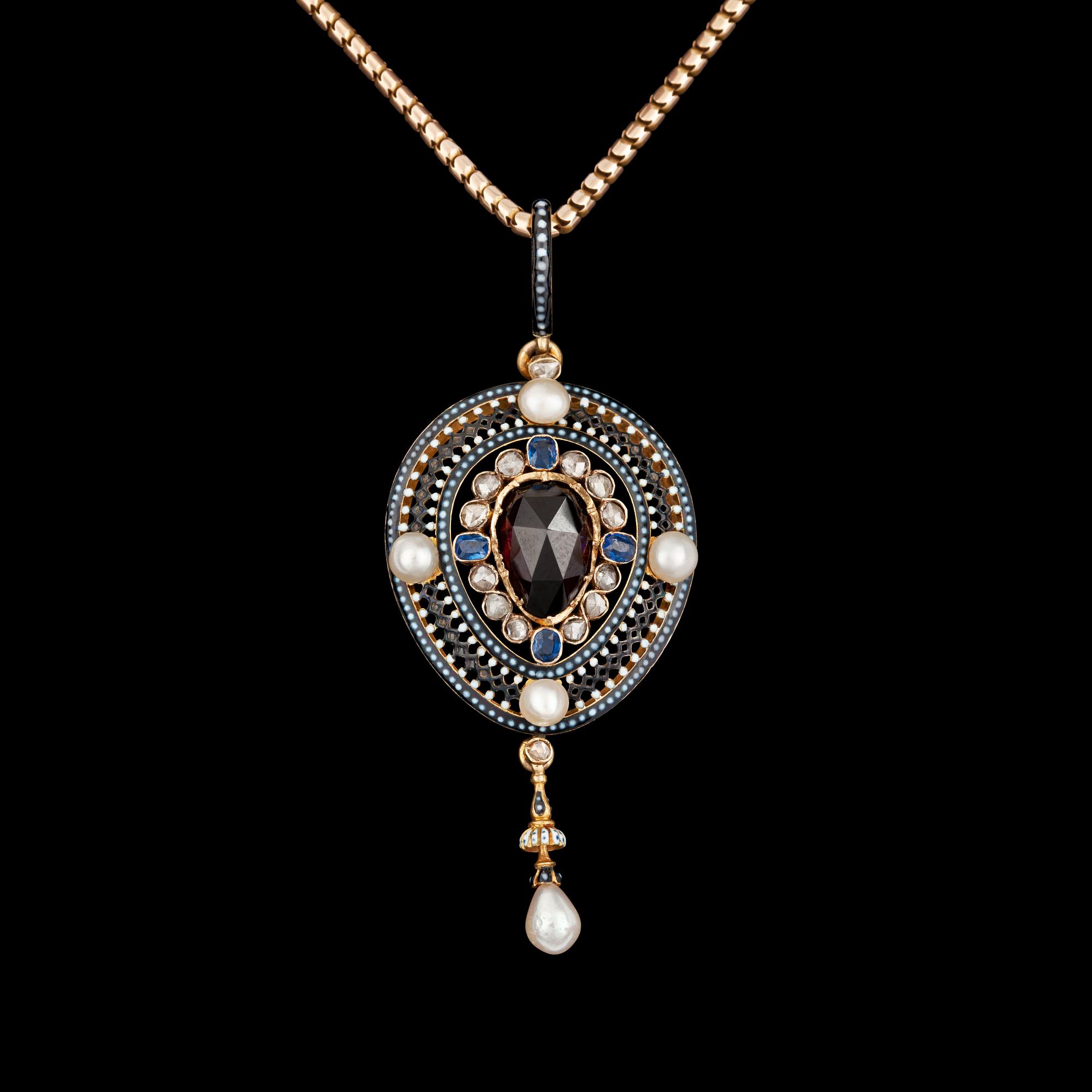 A 4.49 cts garnet pendant, adorned with sapphires and oriental pearls. Enamel.