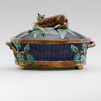 TERRIN, majolika, sannolikt Tyskland, omkring år 1900.