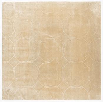 A carpet 360 x 360 cm.