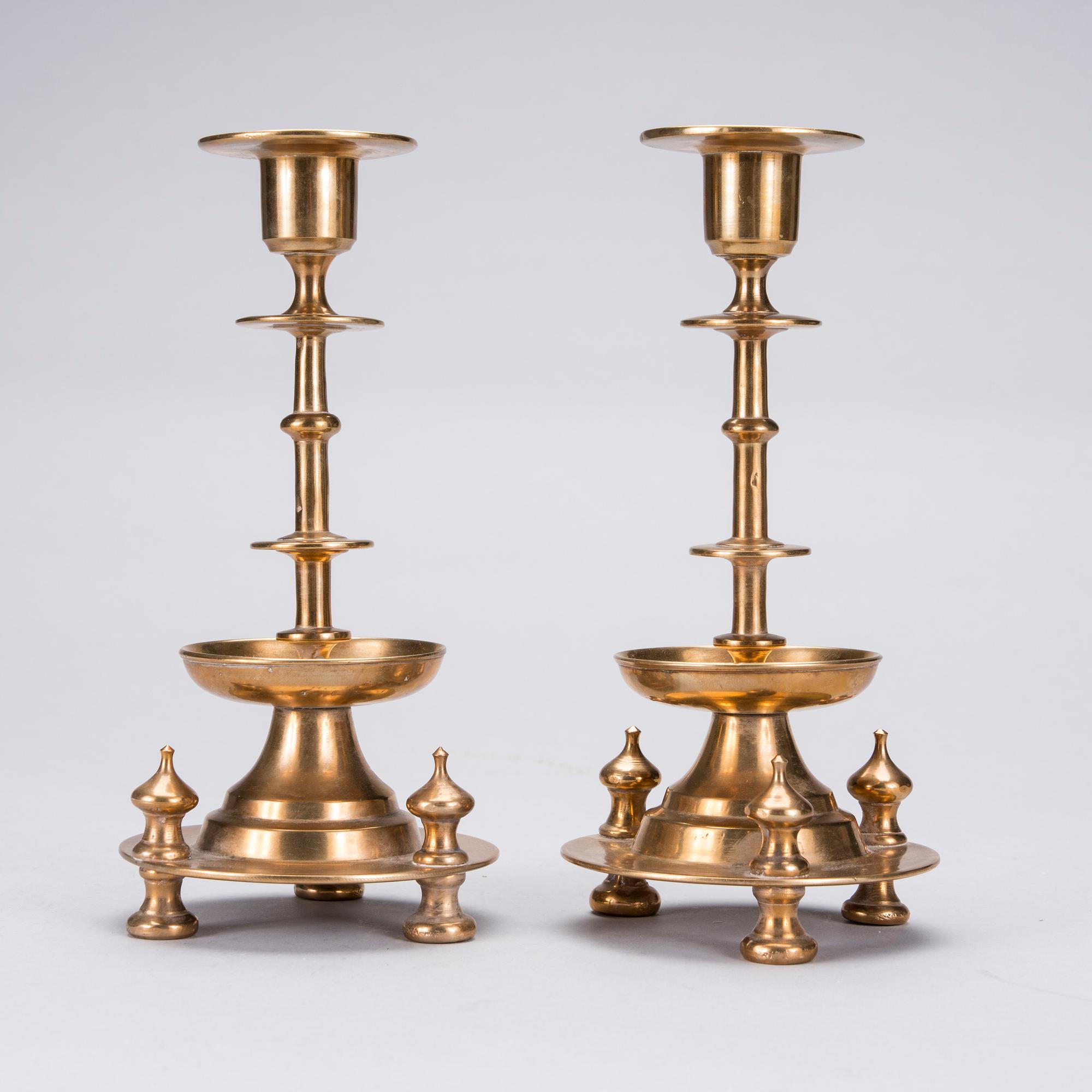 LJUSSTAKAR, ett par, mässing, Ryssland, 1800-talets slut.