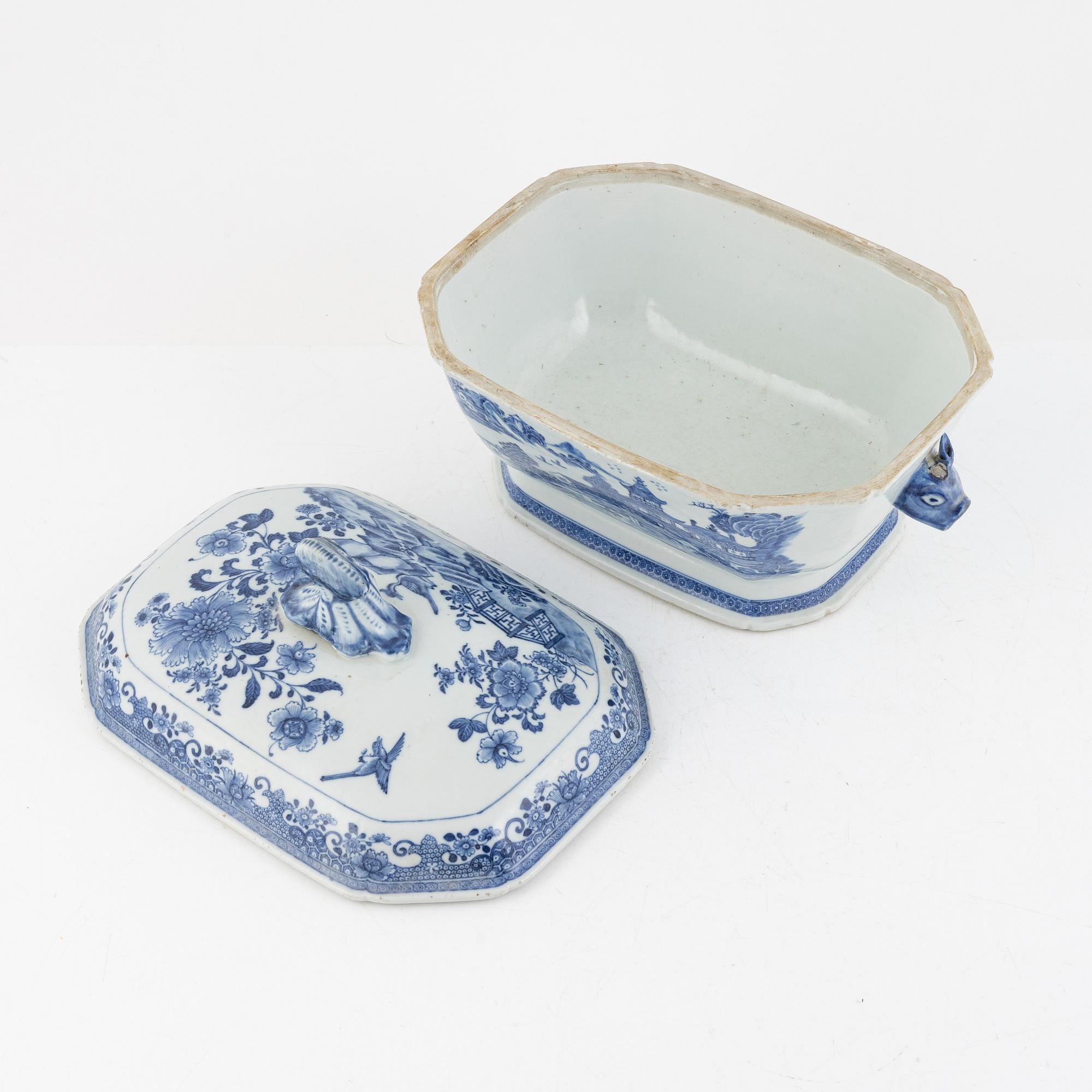 Terrin med lock, kompaniporslin, Qingdynastin, Qianlong (1736-95).