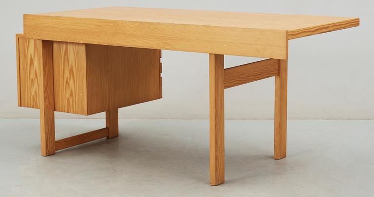 SKRIVBORD, formgivet av Olavi Hänninen för Nupponen, Finland.