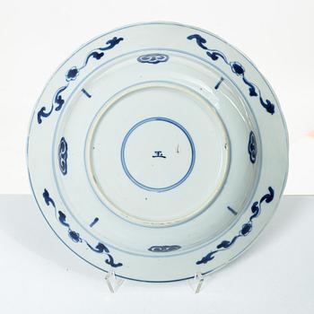 A blue and white porcelain plate, China, Kangxi (1662-1722).