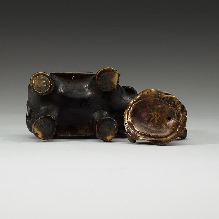 BEHÅLLARE med LOCK, brons. Qingdynastin, 1800-tal.