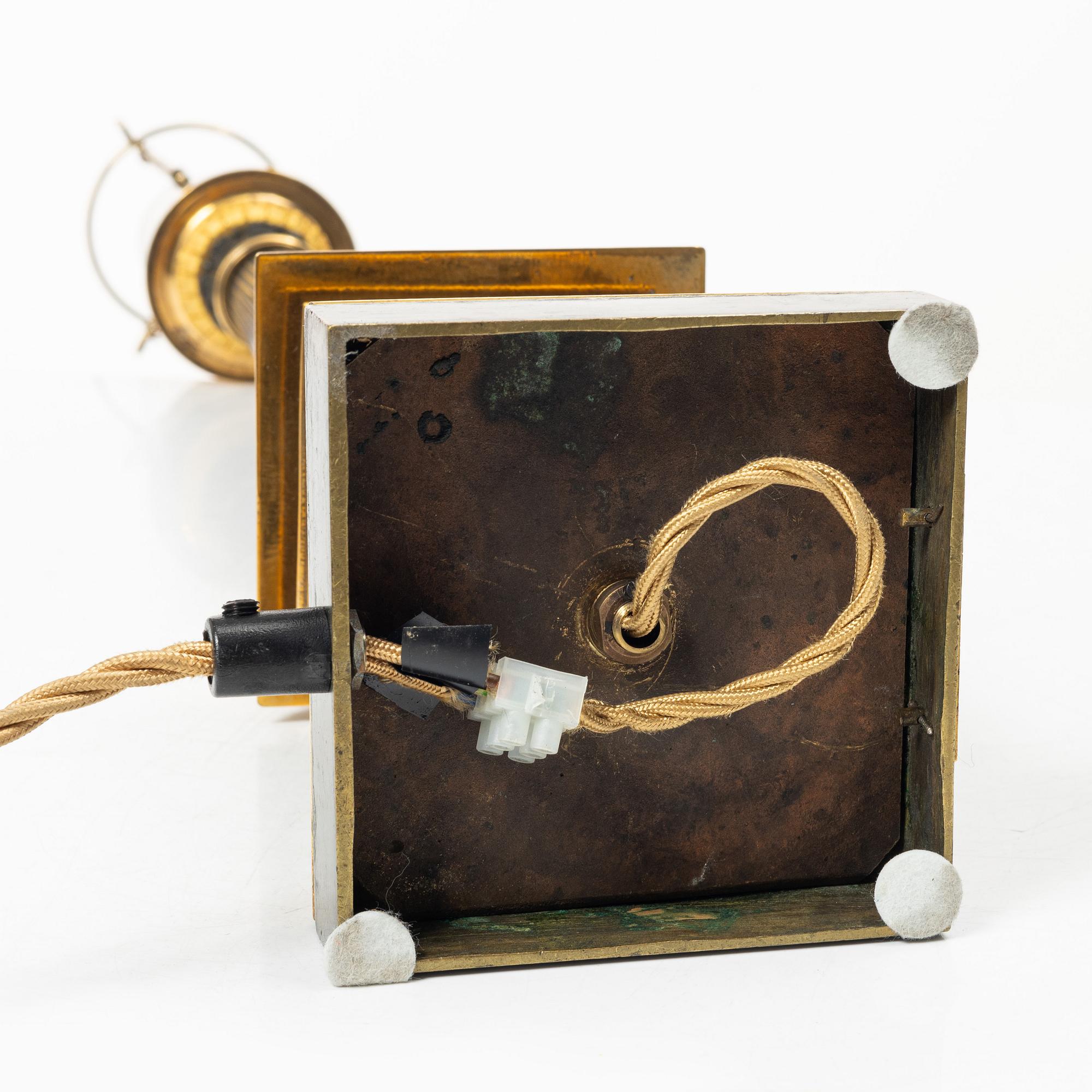 Bordslampa, empirestil, samtida.