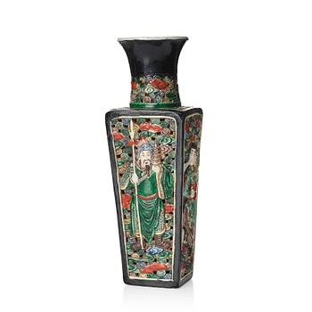 975. A famille noire pireced vase, Qing dynasty, 19th Century.