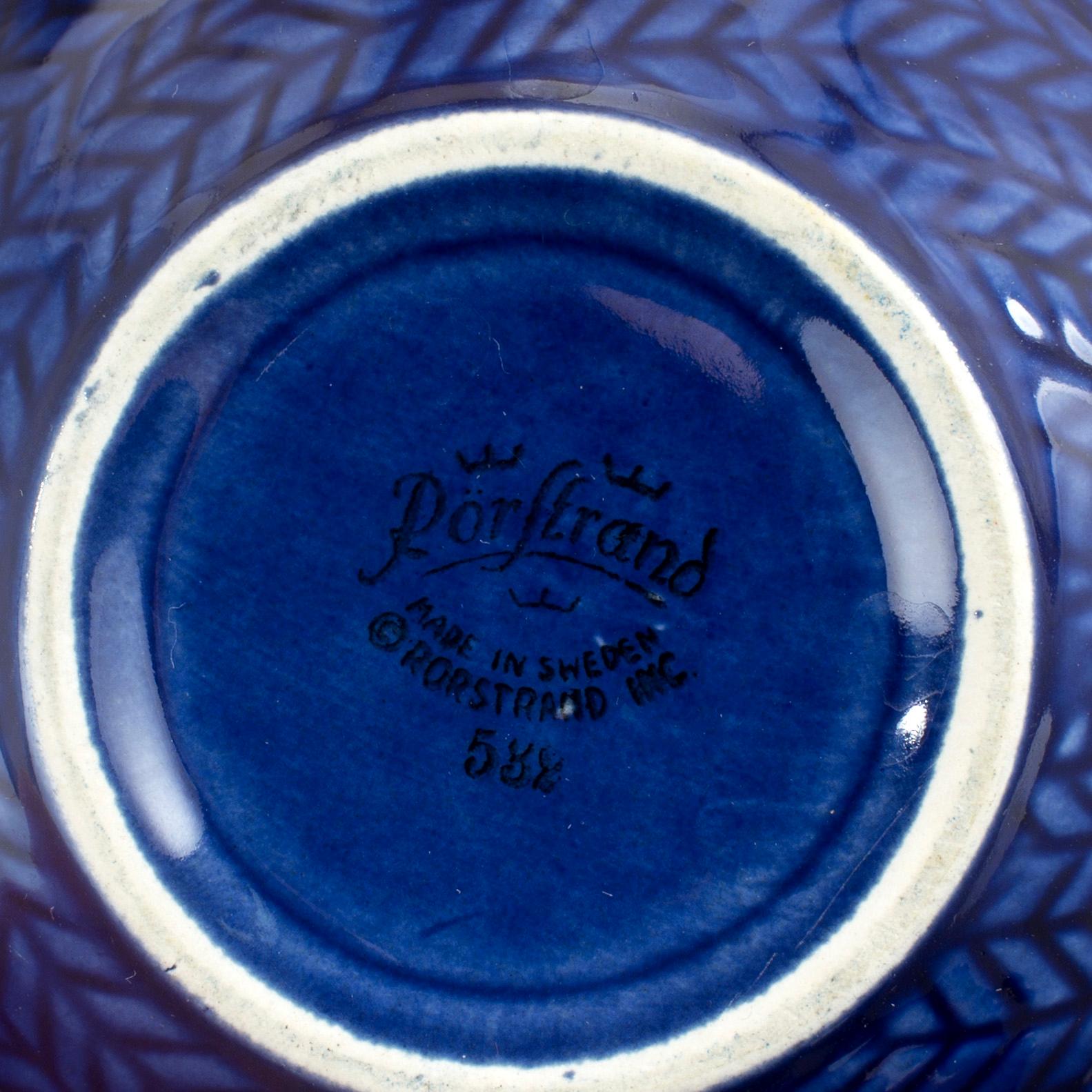 Hertha Bengtsson, 9 pieces of the "Blå eld" service, Rörstrand.