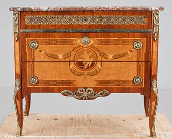 BYRÅ, gustaviansk stil, 1900-tal.