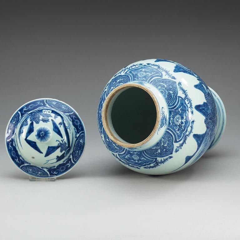 A blue and white jar with cover, Qing dynasty, Jiaqing (1796-1820).